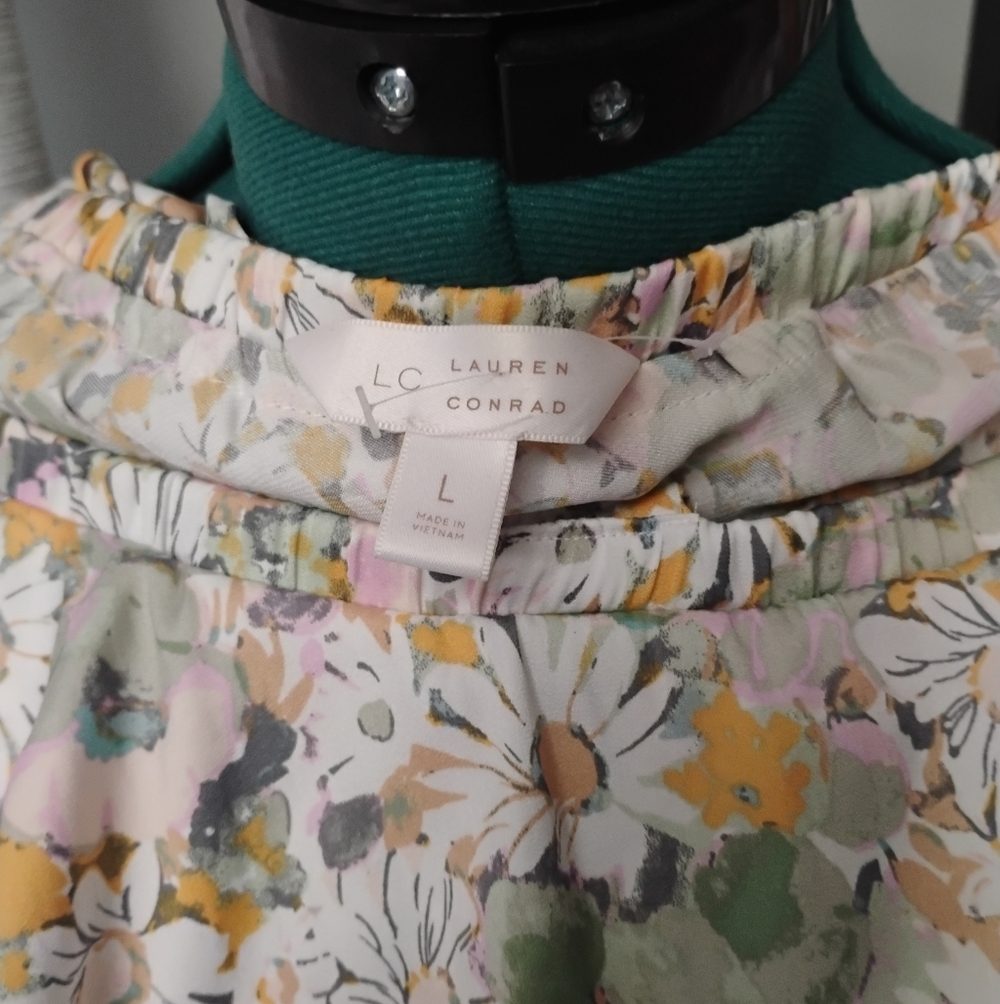 Lauren Conrad Ruffle Lady Daisies Pastel Satiny One-Shoulder Tie Top Sz L NWOT - Picture 3 of 11
